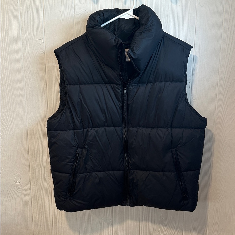 Old Navy Black Puffer Vest